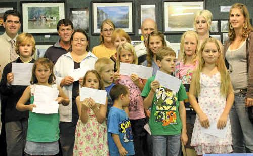 Clarence Valley Mayor Richie Williamson with Glenreagh’s Cedar and Steam exhibition prize winners. Clarence Valley Mayor Richie Williamson with Glenreagh’s Cedar and Steam exhibition prize winners.